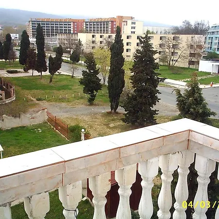 Bravo 1-vichevi Σάνι Μπιτς